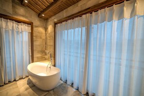 Doppia Luxury, balcone | Bagno | Doccia, soffione a pioggia, set di cortesia gratuito, asciugacapelli