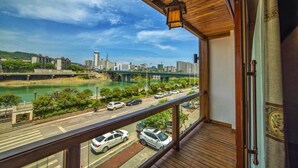 全景阳台临江特色大床房 | 阳台