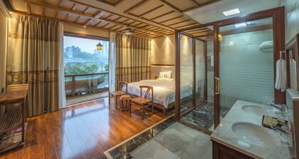 Riverside Boutique Inn