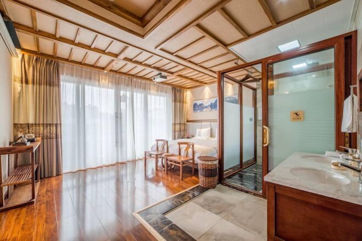 Desk, blackout curtains, free WiFi