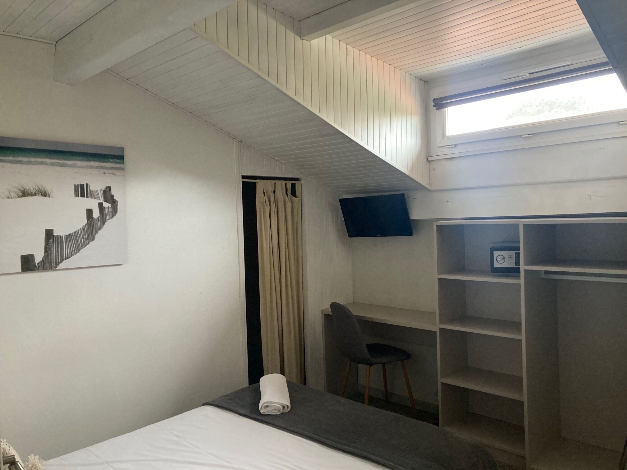 Economy Double Room | In-room safe, individually decorated, individually furnished, desk