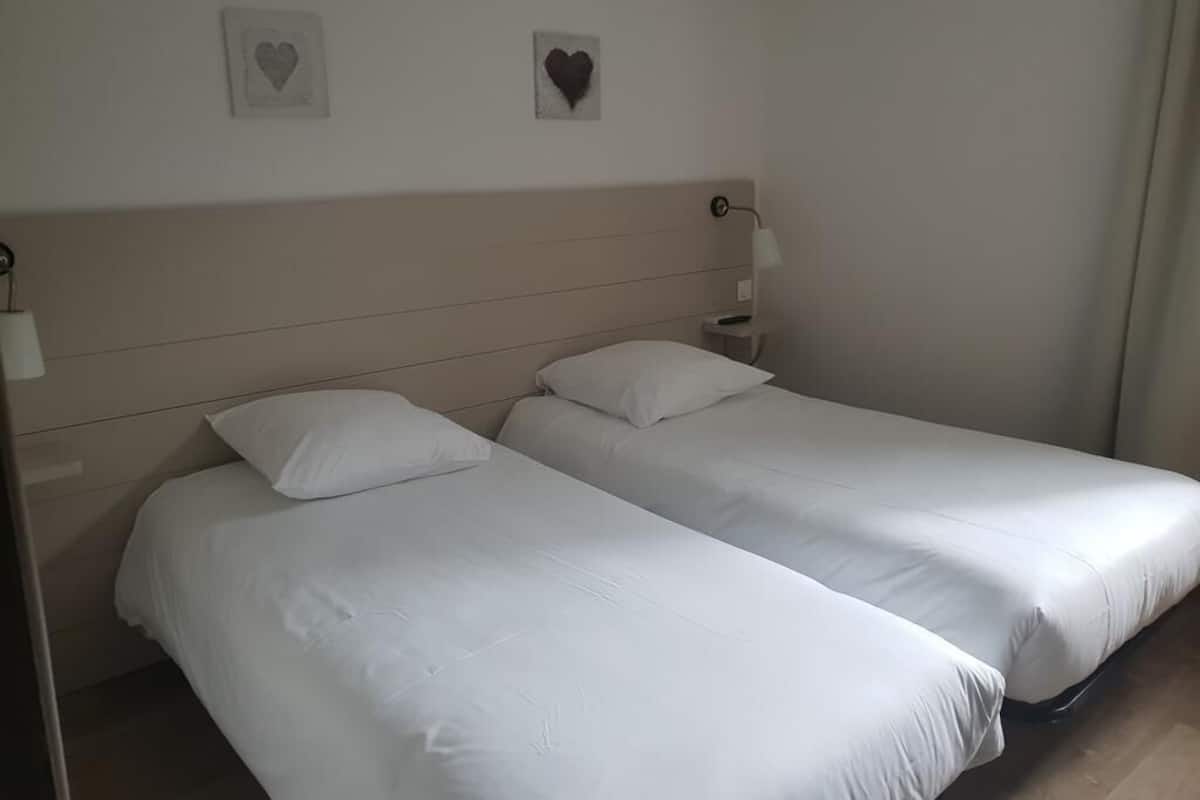Twin Room, Canal View | In-room safe, individually decorated, individually furnished, desk