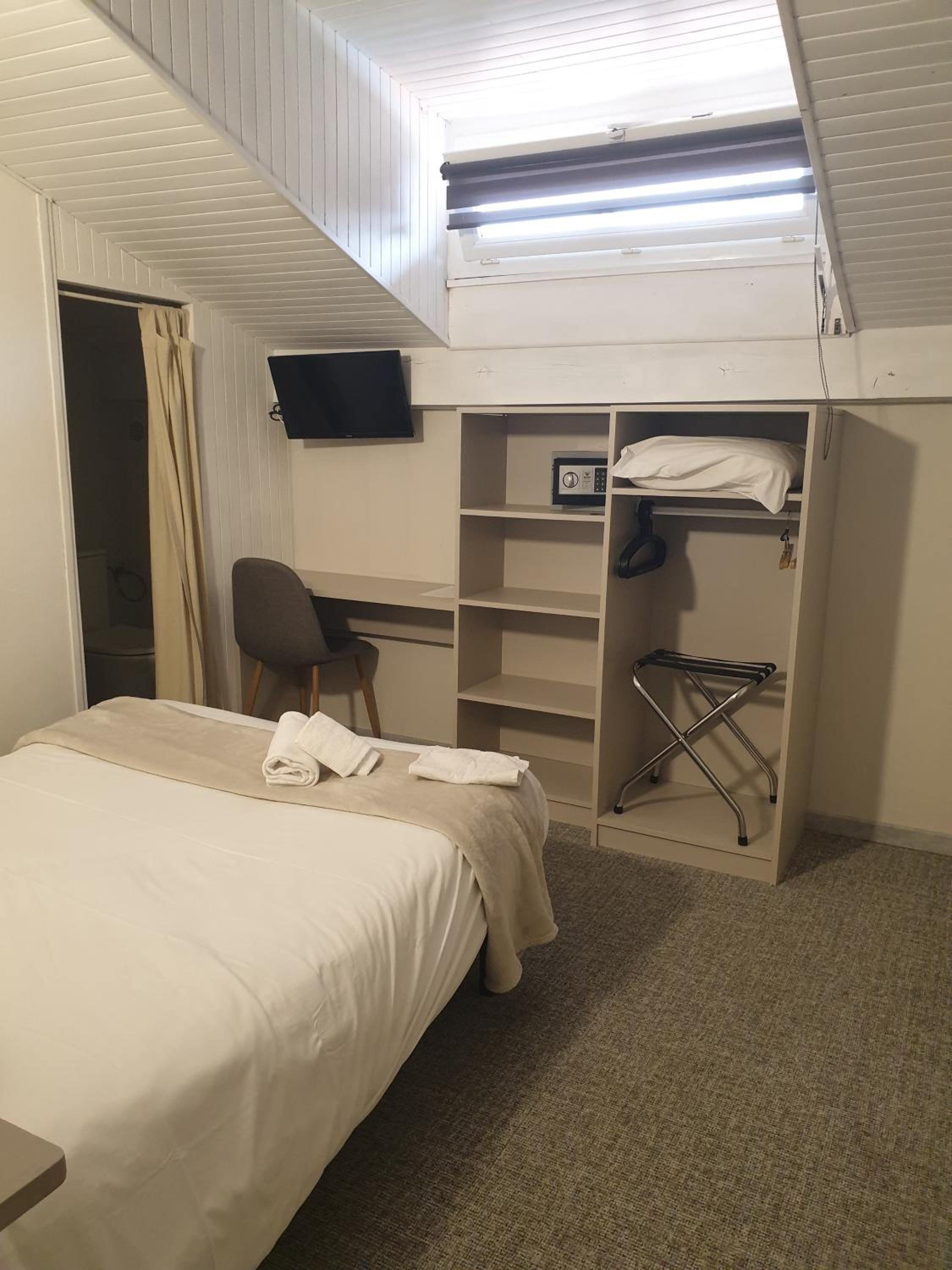 in-room safe, individually decorated, individually furnished, desk