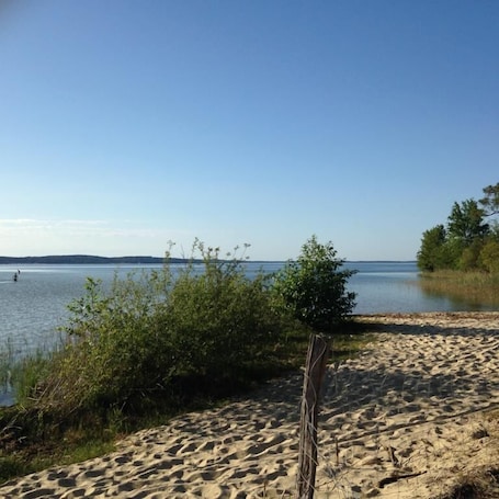Beach nearby. Hôtel Côte et Lac