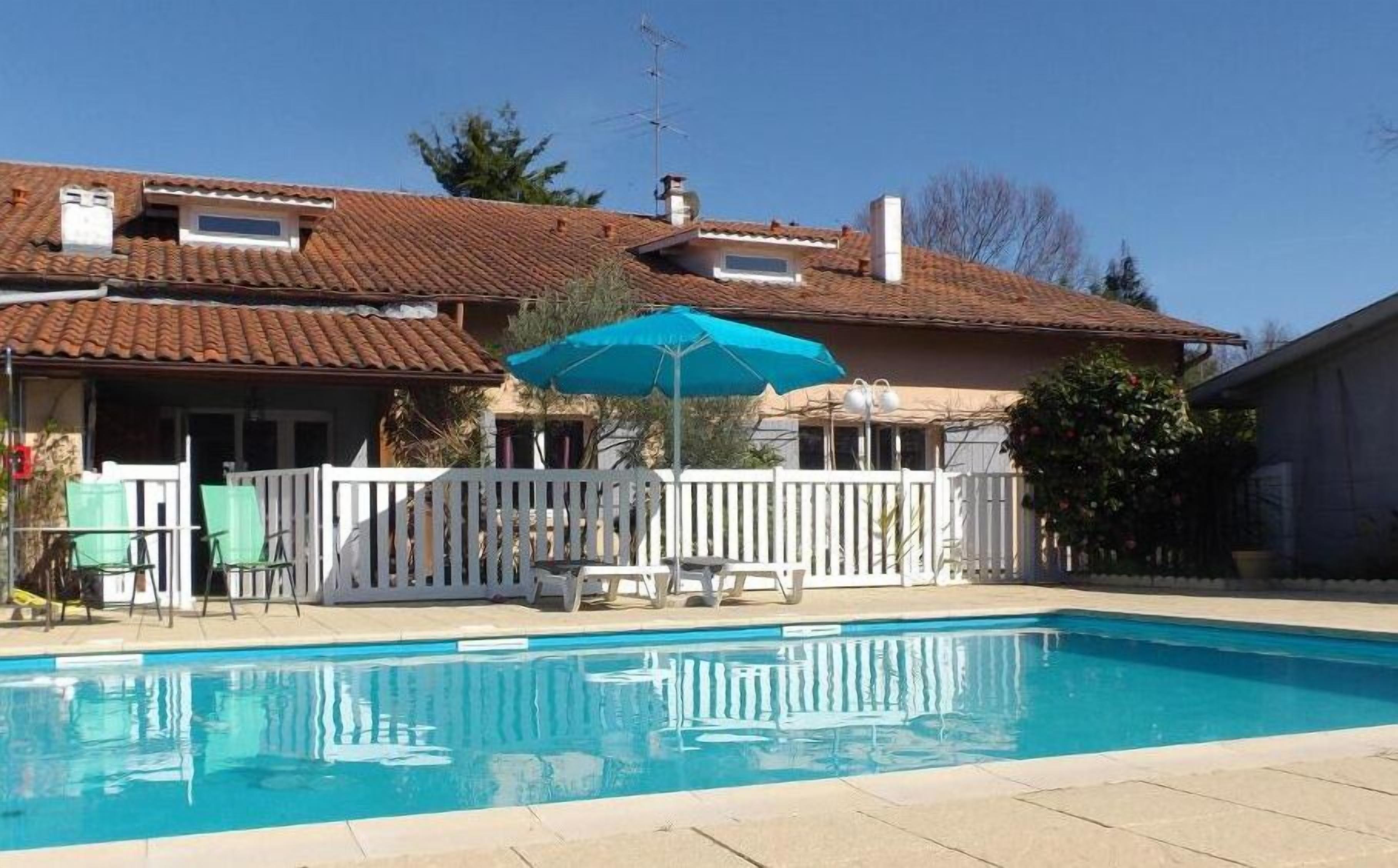 seasonal outdoor pool, open 10:00 am to 8:00 pm, pool umbrellas