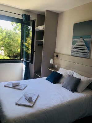 雙人房, 花園景觀 | 客房內保險箱、獨特裝潢、布置獨特、書桌