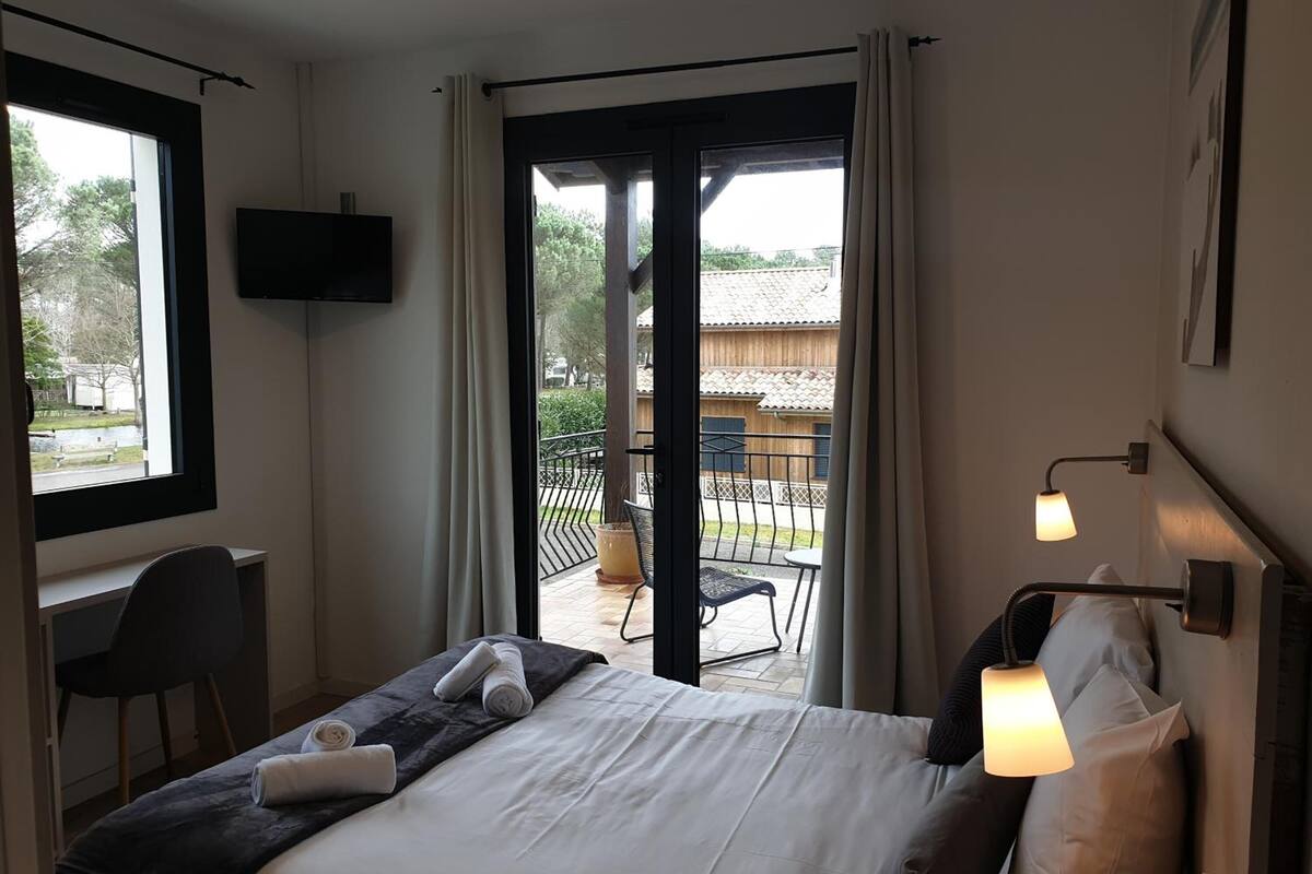 in-room safe, individually decorated, individually furnished, desk