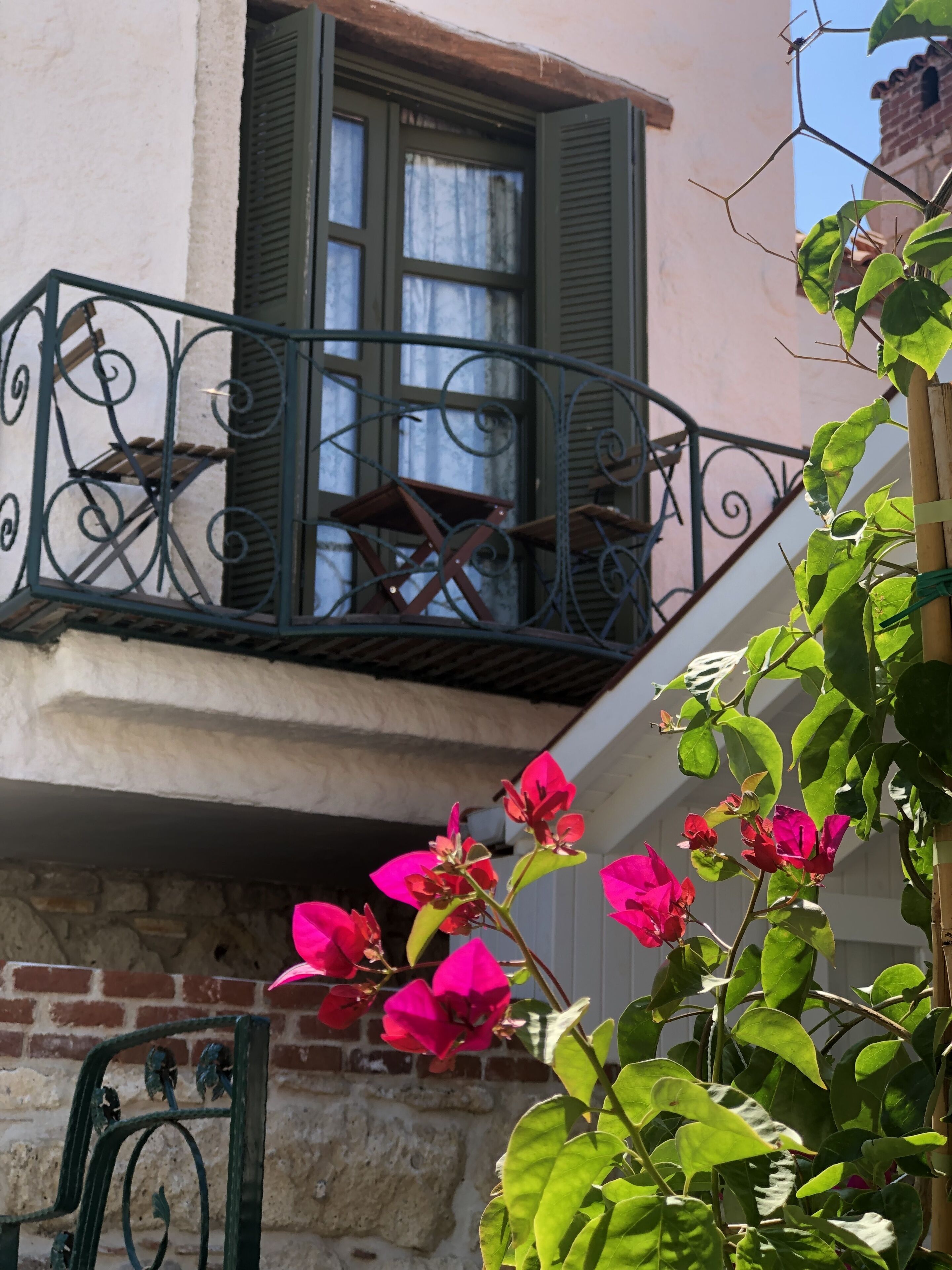 egyptian cotton sheets, soundproofing, free wifi, bed sheets