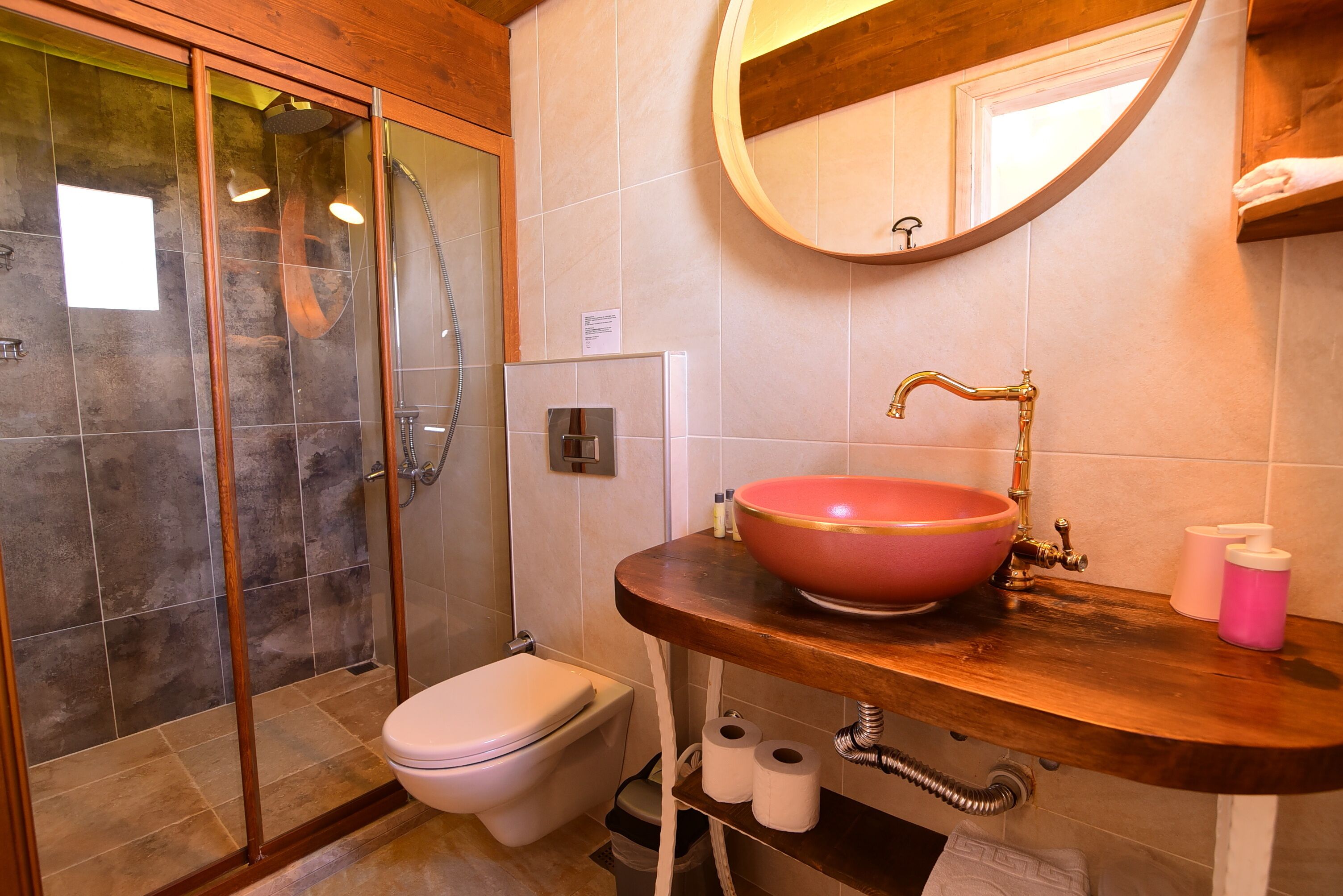 shower, rainfall showerhead, free toiletries, hair dryer