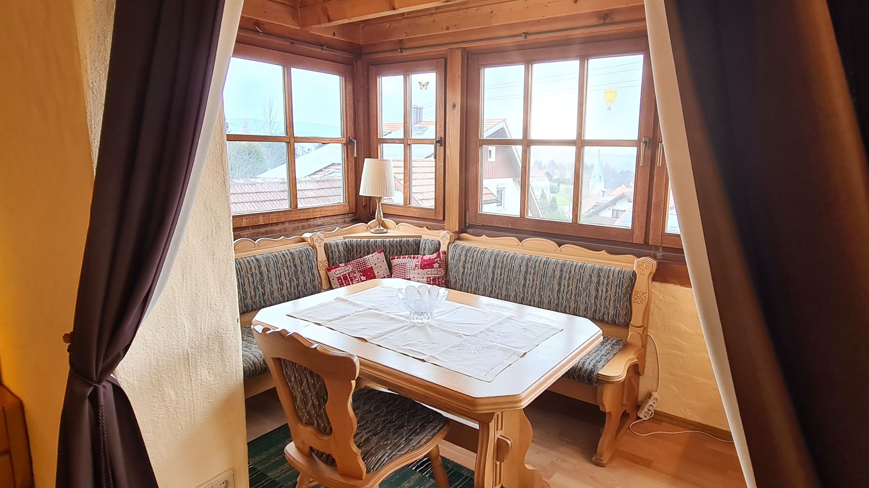 Chambre Double, 1 très grand lit, non-fumeurs, balcon (4DZ) | Wi-Fi gratuit