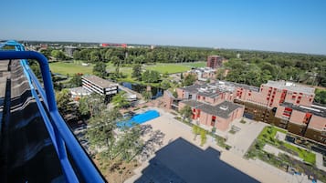 Minibar, in-room safe, desk, laptop workspace