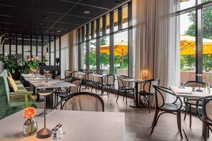 Breakfast, lunch and dinner served - U Parkhotel (Enschede)