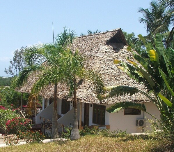 Garden - Bomani Beach Bungalows (Bagamoyo)