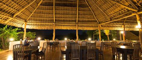 Breakfast, lunch, dinner served; local and international cuisine