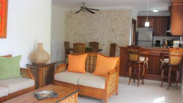 Comfort Apartment, 2 Queen Beds, Smoking, Garden View | Living area | Flat-screen TV