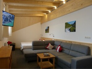 패밀리룸 | 거실 공간 | 평면 TV