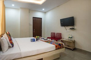 Desk, rollaway beds, free WiFi