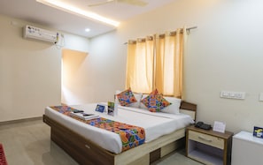 Desk, rollaway beds, free WiFi