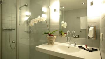 Standard Double Room | Bathroom