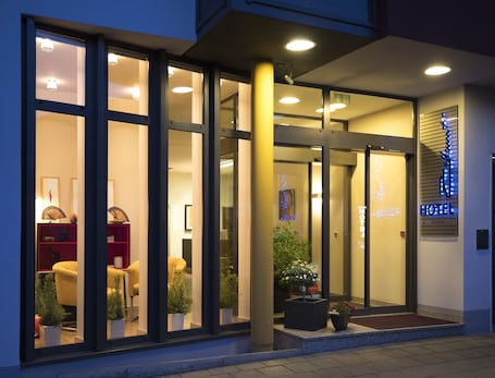 Property entrance. Maurers Zollamt Hotel