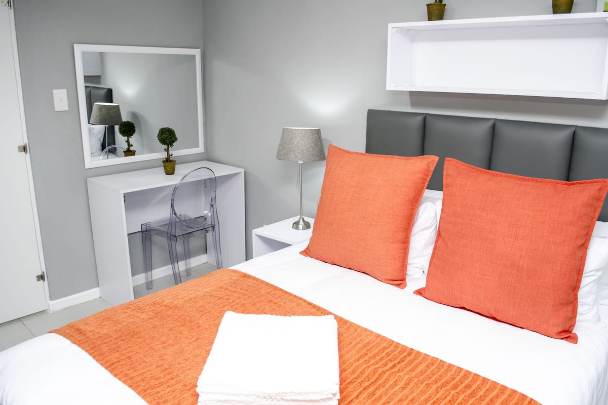 Studio | Desk, iron/ironing board, free WiFi, bed sheets