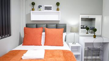 Classic Apartment | Desk, iron/ironing board, free WiFi, bed sheets