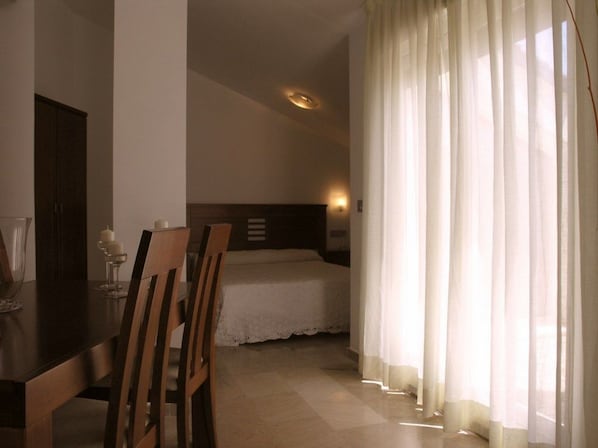 Cobertura, 1 quarto | 1 quarto, quartos à prova de som, Wi-Fi de cortesia, roupa de cama