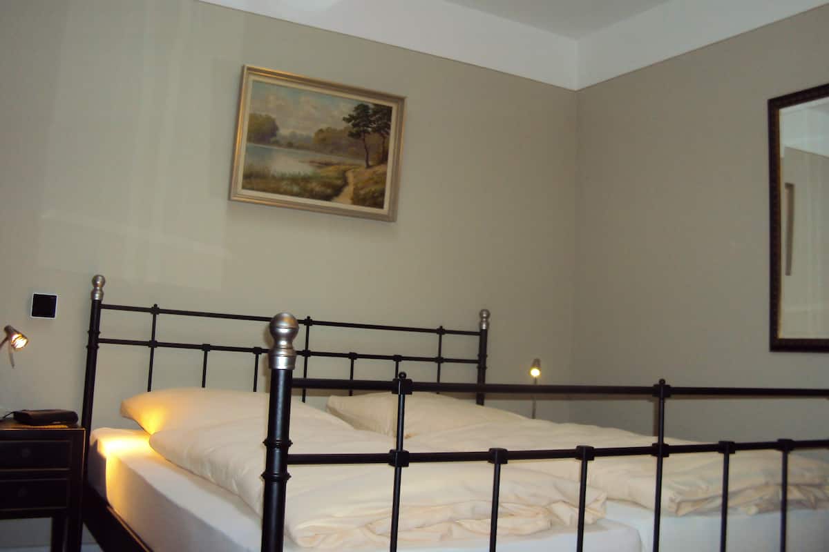 1 habitación, decoración personalizada y muebles diferentes