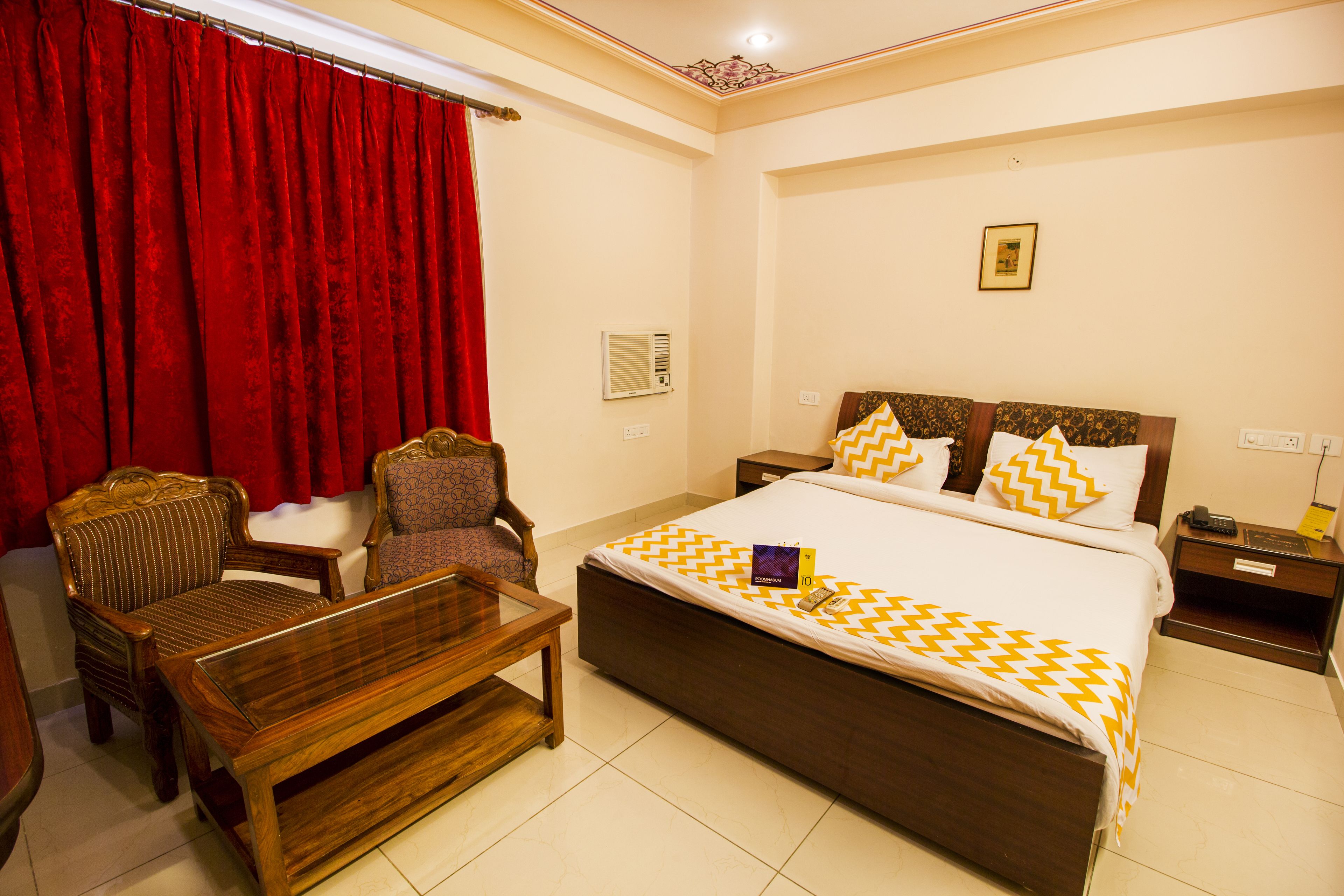 Phòng Deluxe, 1 giường đôi, không hút thuốc, quang cảnh thành phố | Bộ đồ giường cao cấp, nệm có lớp đệm bông, bàn 