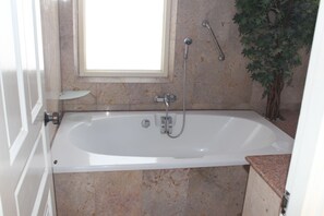 Bathroom - Le Cafe Royale Hotel (Pattaya)