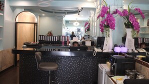 Bar (on property) - Le Cafe Royale Hotel (Pattaya)
