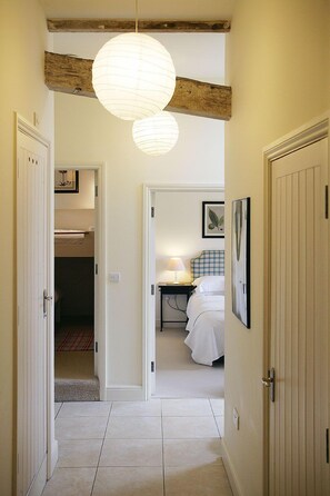 Cottage | 2 bedrooms, individually decorated, individually furnished - Giddy Cottage (Eastbourne)