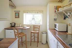Cottage | Living area | Flat-screen TV