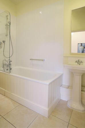 Cottage | Bathroom