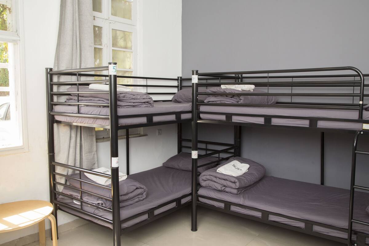 Dormitório compartilhado, somente para homens | Wi-Fi de cortesia, roupa de cama