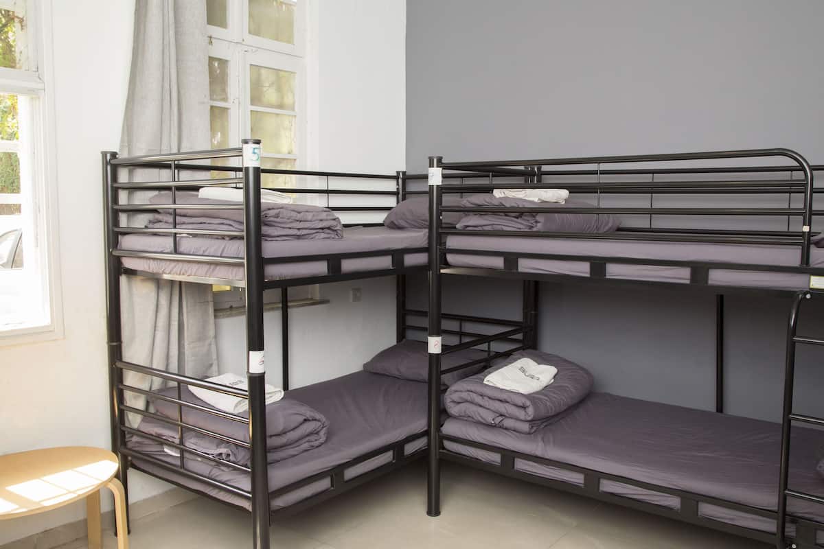 Dormitorio compartido, solo para hombres | 1 habitación, wifi gratis y ropa de cama