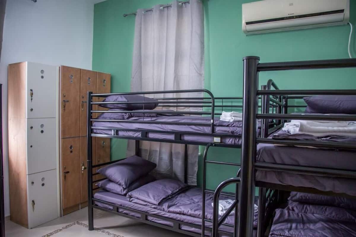 Dormitorio compartido básico, dormitorio mixto, con acceso para personas discapacitadas | Balcón