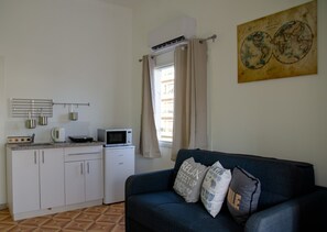 Comfort Apartment, 1 Bedroom | Private kitchen | Full-sized fridge, microwave, stovetop, cookware/dishes/utensils - Hostel BU93 (Tel Aviv)