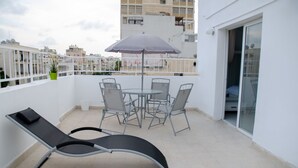 Studio luxueux, 1 grand lit, non-fumeur | Balcon