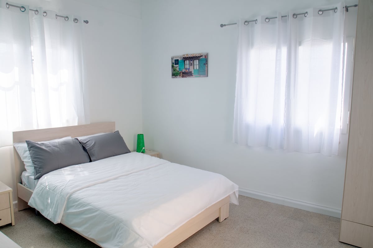 Estudio superior, 1 cama Queen size, para no fumadores | 1 habitación, wifi gratis y ropa de cama