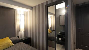 Copriletto in piuma, materassi a doppio strato, insonorizzazione