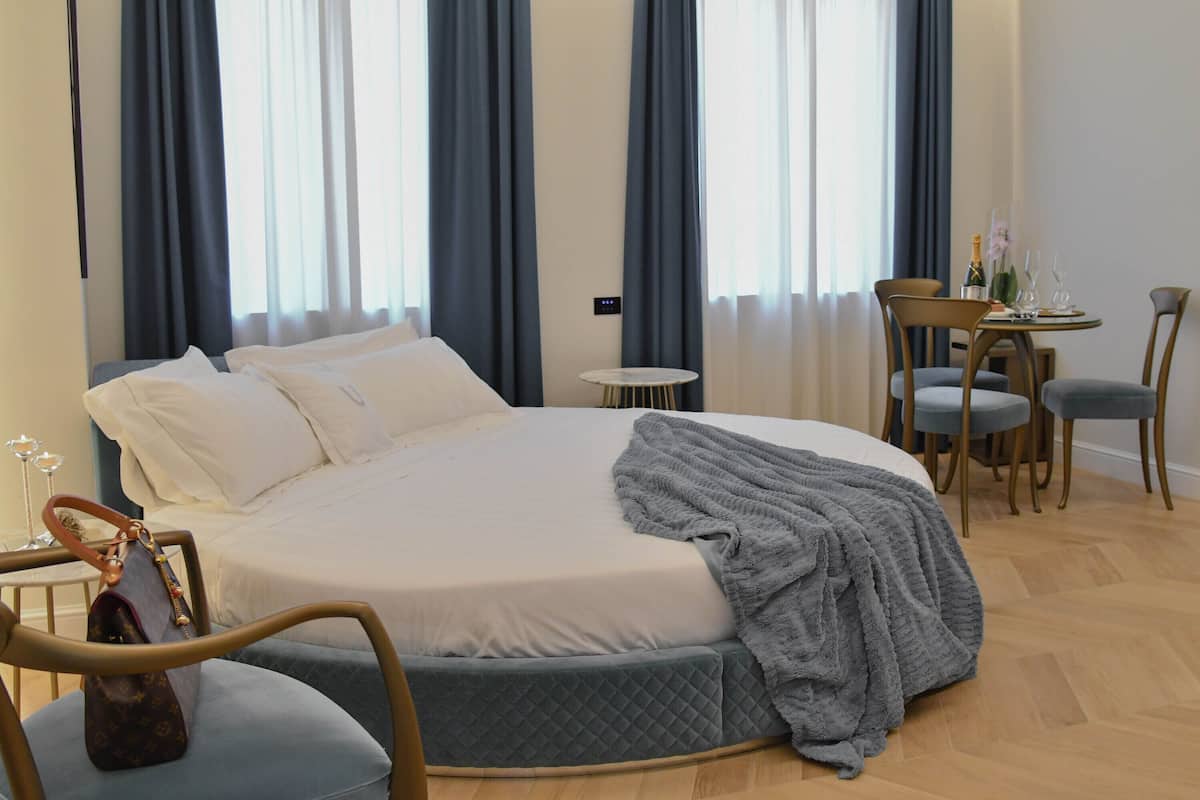 Suite Wood | Egyptian cotton sheets, premium bedding, down comforters
