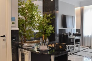 Suite Platinum | Egyptian cotton sheets, premium bedding, down comforters