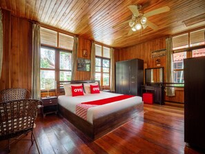 Deluxe Double Room | In-room safe, desk, free WiFi - OYO 786 Bangsaray Village Resort (Sattahip)
