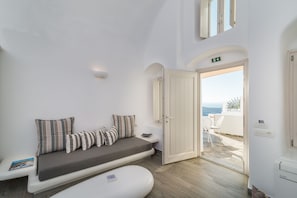 Luxury Studio Suite (Sofia) | Living room