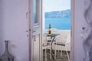 Luksus-studiosuite (Athina) | Pengeskab på værelset, skrivebord, lydisolering, strygejern/strygebræt