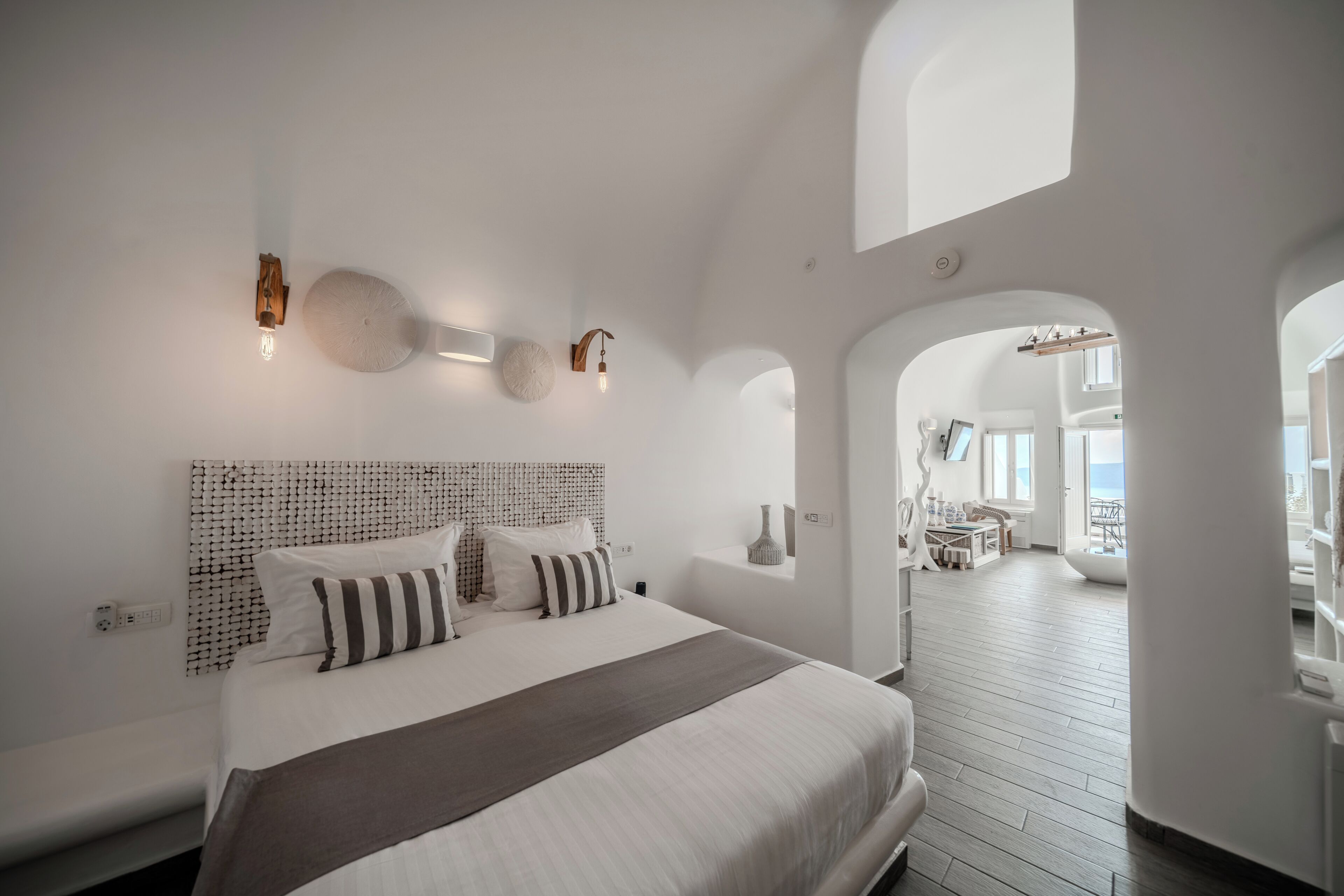 Luxury Studio Suite (Angel) | In-room safe, desk, soundproofing, iron/ironing board