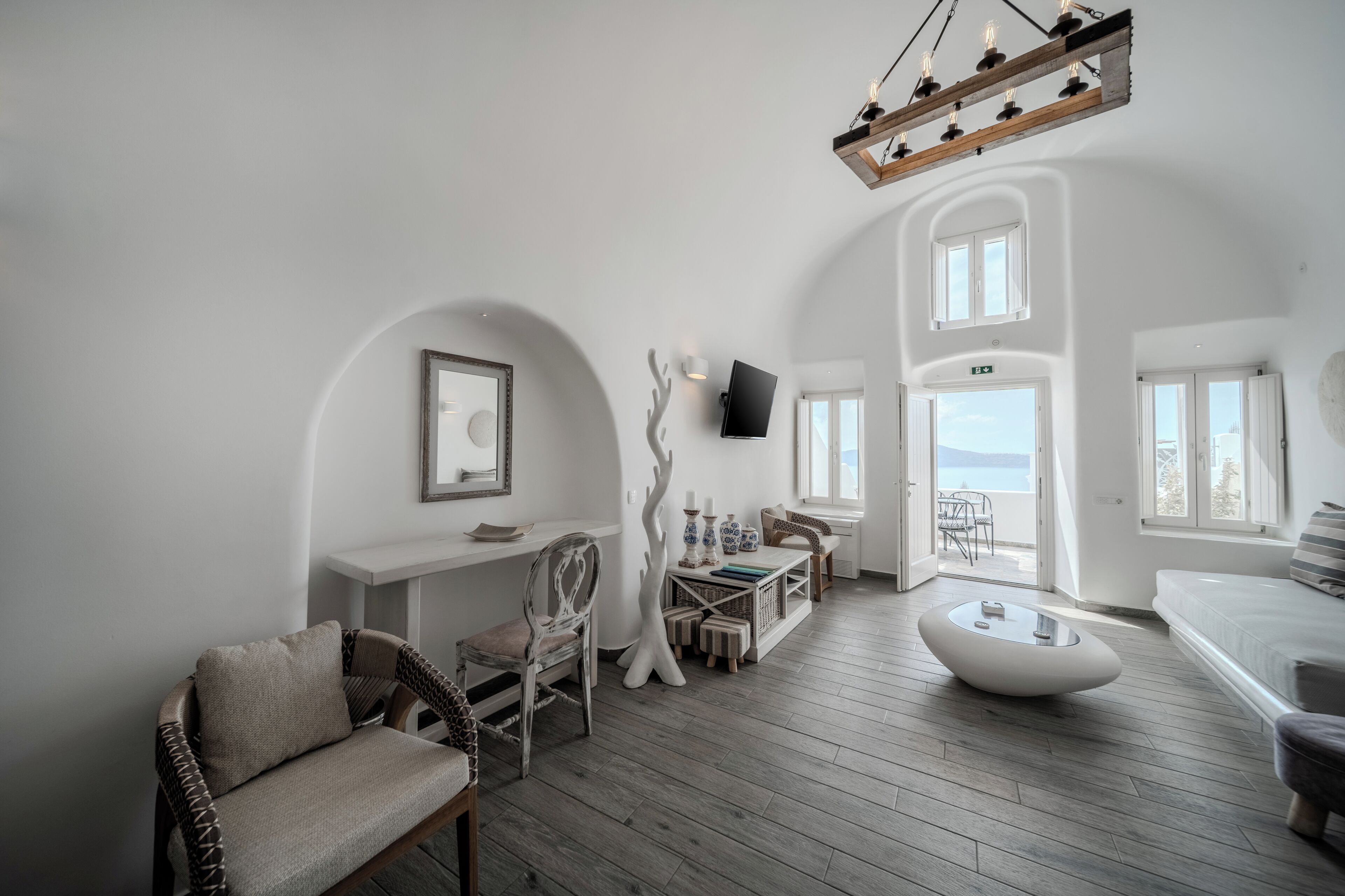Luxury Studio Suite (Angel) | Living area | Smart TV