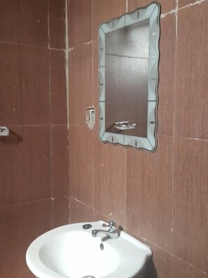 Habitación ejecutiva | Lavabo en el baño