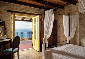 Caja de seguridad en la habitación y decoración personalizada 